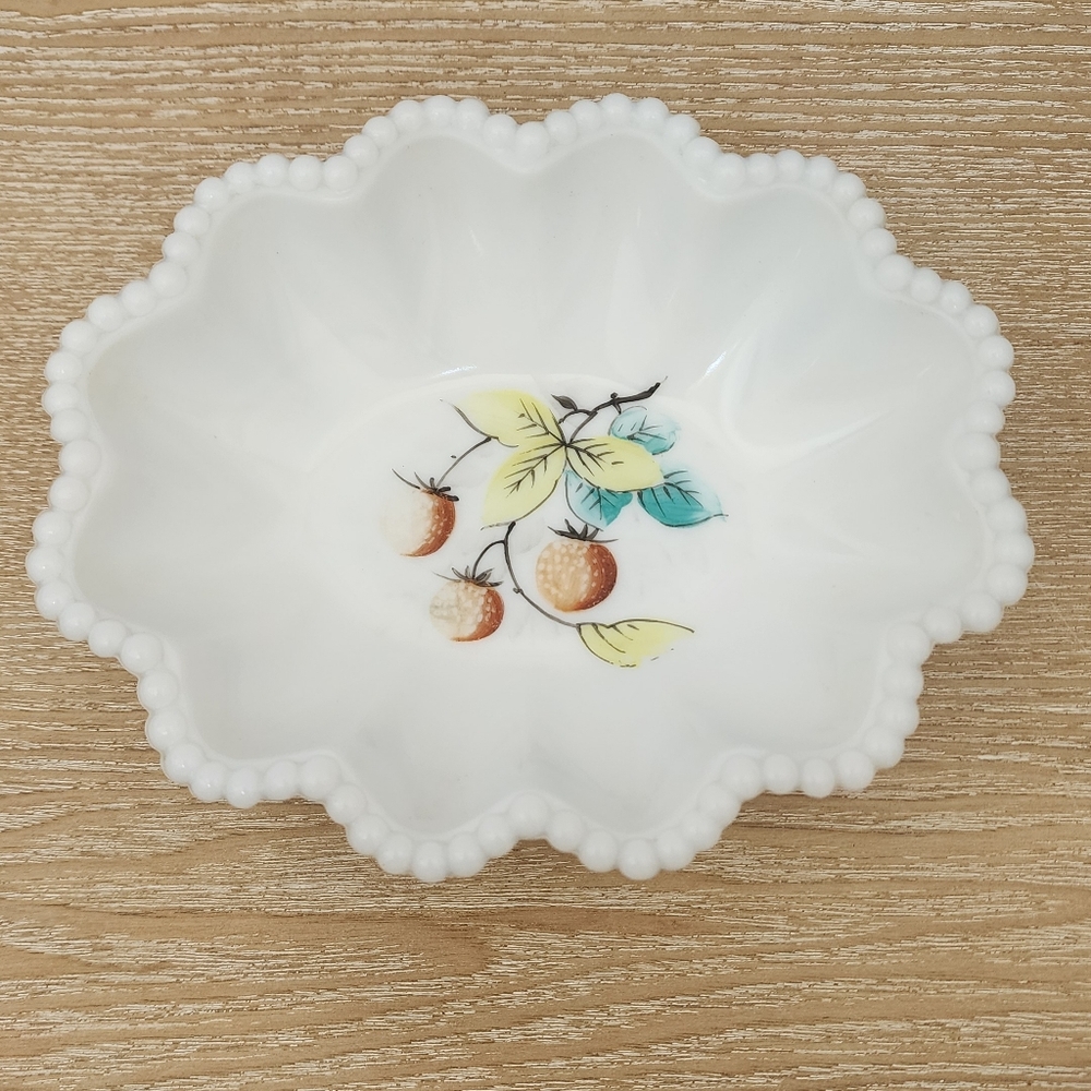 3 FOR $20! Vintage Westmoreland Milk Glass Ruffled Dish With Fruit